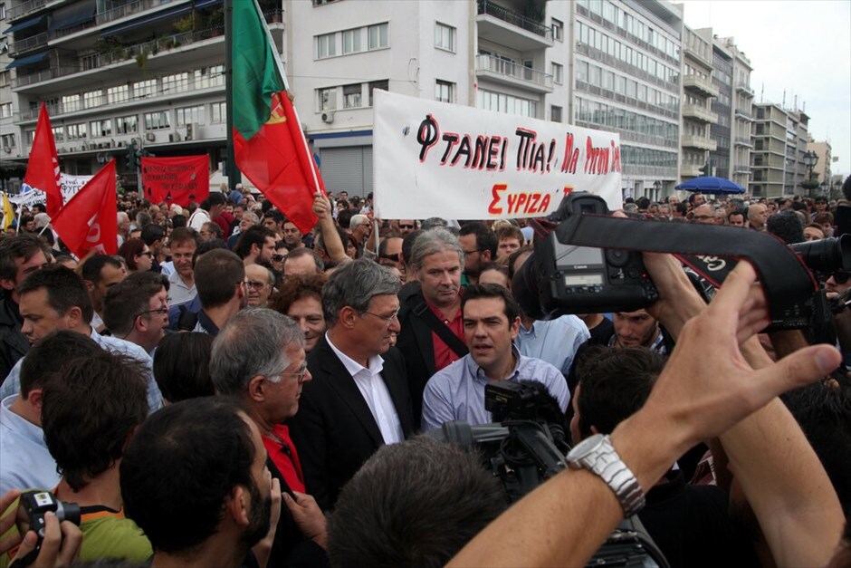 Συγκεντρώσεις διαμαρτυρίας για την επίσκεψη Μέρκελ  #25. Ο πρόεδρος της Κ.Ο. του ΣΥΡΙΖΑ Αλέξης Τσίπρας μαζί με τον πρόεδρο του Die Llinke Μπερντ Ρίξινγκερ στο συλλαλητήριο «υποδοχής» της Ανγκελα Μέρκελ.
