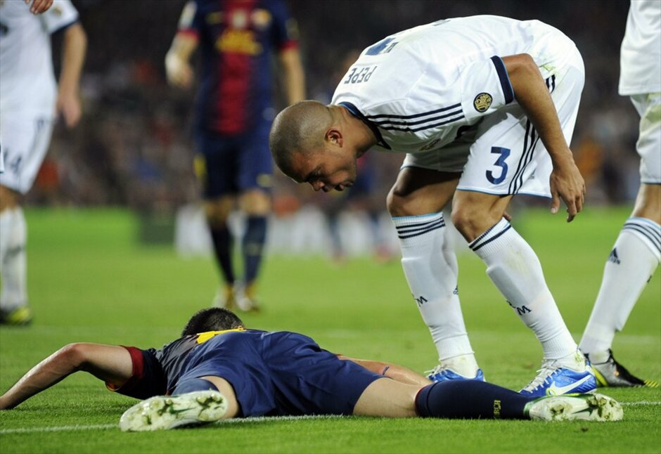 «El Clasico»: Μπαρτσελόνα - Ρεάλ Μαδρίτης 2-2 #2. Ο Πέπε με τον Αντρές Ινιέστα.