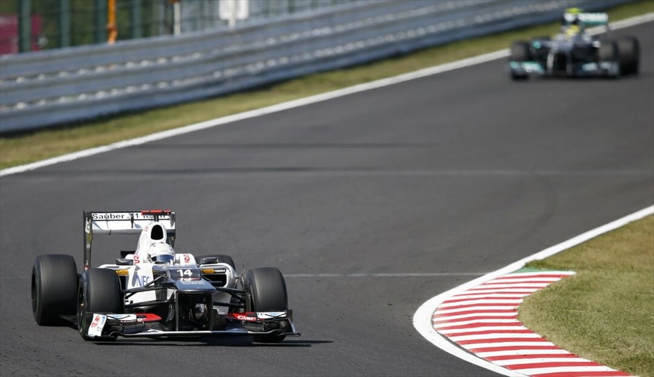 Formula 1: Οι ελεύθερες δοκιμές στο GP της Ιαπωνίας #10. Ο Καμούι Κομπαγιάσι στην πίστα με την C31 της Sauber.