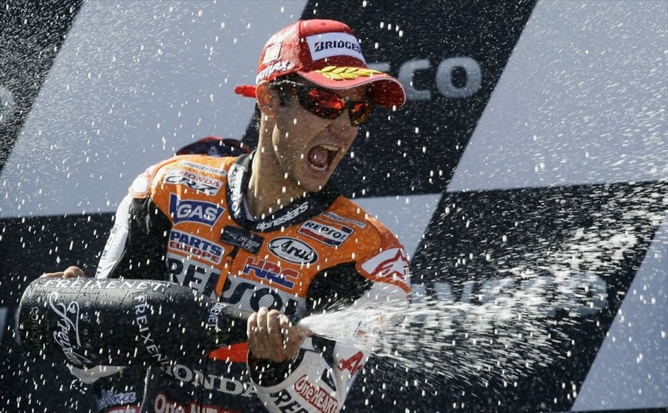 MotoGP: 14ος γύρος  #4. Ο Πεντρόζα (Respol Honda) πανηγυρίζει την τέταρτη φετινή νίκη στο πρωτάθλημα.