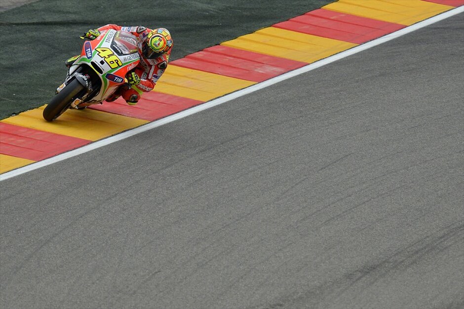 MotoGP: 14ος γύρος  #11. Εκτός πίστας βγήκε στην αρχή του αγώνα ο Βαλεντίνο Ρόσι πέφτοντας στην τελευταία θέση. DUCATI CORCE.