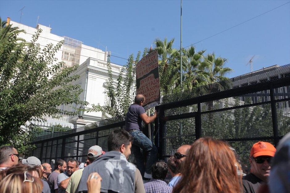 Απεργιακές συγκεντρώσεις στο κέντρο της Αθήνας (ανανέωση) #3. Συγκέντρωση της ΓΣΕΕ-ΑΔΕΔΥ στο Πεδίον του 