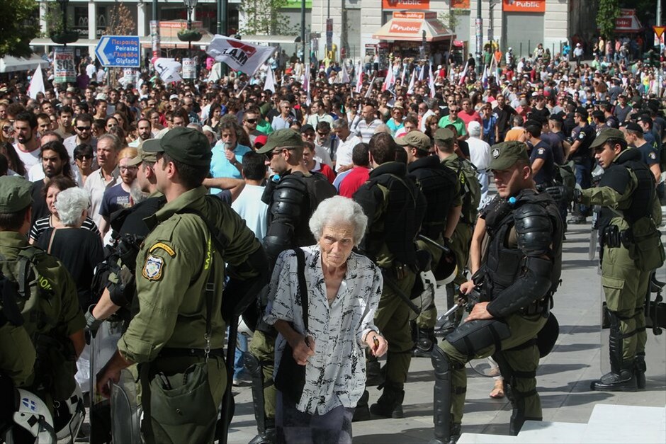 Απεργιακές συγκεντρώσεις στο κέντρο της Αθήνας (ανανέωση) #37. Συγκέντρωση του ΠΑΜΕ στην Ομόνοια και πορεία προς το Σύνταγμα.