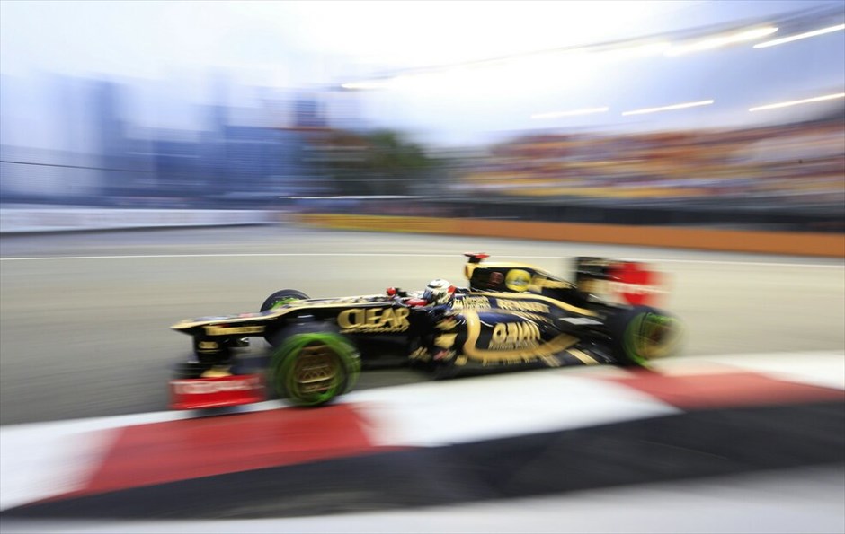 Formula 1: Οι ελεύθερες δοκιμές της Παρασκευής στη Σιγκαπούρη #22. Ο Κίμι Ραικόνεν (Lotus-Renault) εν δράσει.