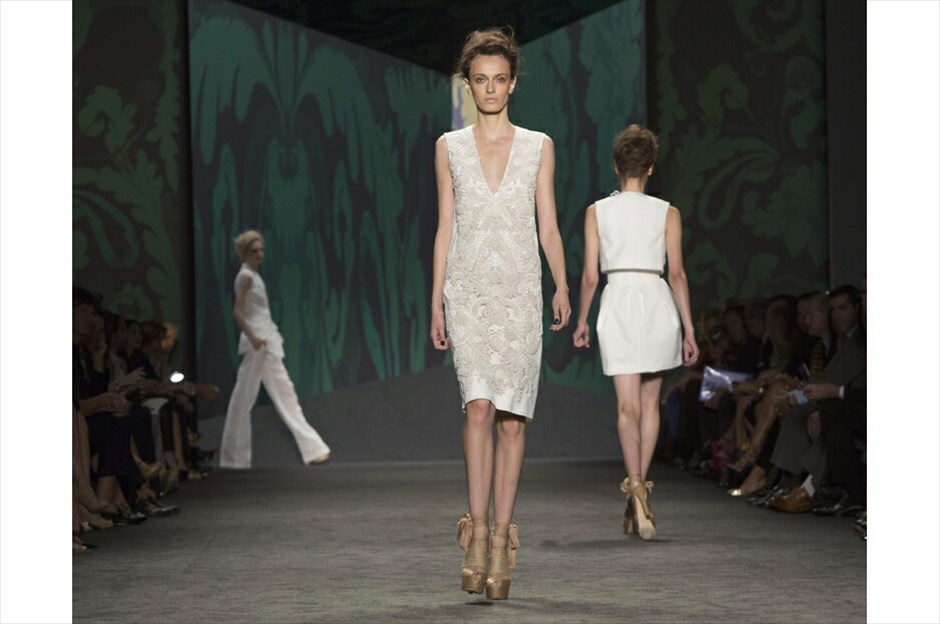 Νέα Υόρκη – Εβδομάδα Μόδας - Vera Wang #3. Στιγμιότυπα από την επίδειξη της συλλογής Ανοιξη–Καλοκαίρι 2013 της Vera Wang, στην Εβδομάδα Μόδας της Νέας Υόρκης.