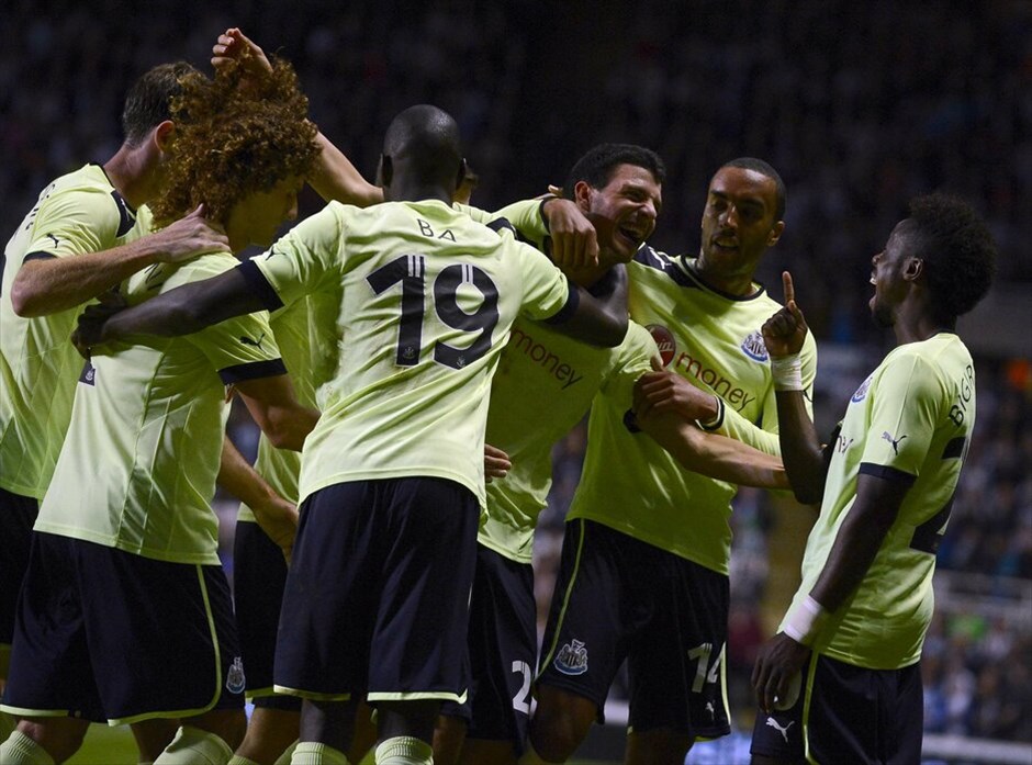 Europa League: Νιουκάστλ - Ατρόμητος 1-0 #1. Μετά τον ΠΑΟΚ και ο Ατρόμητος έμεινε εκτός ομίλων του Γιουρόπα Λιγκ, καθώς ηττήθηκε από τη Νιουκάστλ με 1-0 στη ρεβάνς του Σεντ Τζέιμς Παρκ. Η ομάδα του Ντούσαν Μπάγεβιτς δεν φοβήθηκε τον αντίπαλό της κι αποχαιρέτησε με «ψηλά το κεφάλι» τη διοργάνωση. Το 1-1 της περασμένης Πέμπτης στάθηκε αρκετό για την αγγλική ομάδα, η οποία κατάφερε να σκοράρει και με το γκολ αυτό να συνεχίσει στη διοργάνωση.