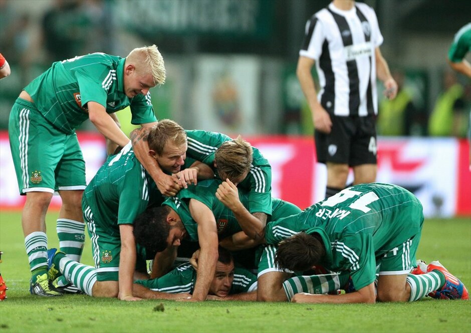Europa League: Ραπίντ Βιέννης - ΠΑΟΚ 3-0 #1. Εκτός Ευρώπης έμεινε ο ΠΑΟΚ, που δεν μπόρεσε να εκμεταλλευτεί τη νίκη του επί της Ραπίντ Βιέννης στην Τούμπα (2-1). Οι Αυστριακοί επικράτησαν 3-0 στη ρεβάνς των πλέι οφ του Γιουρόπα Λιγκ και προκρίθηκαν στους ομίλους της διοργάνωσης.