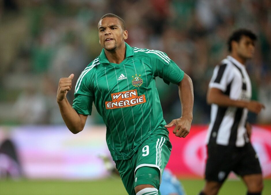 Europa League: Ραπίντ Βιέννης - ΠΑΟΚ 3-0 #2. Εκτός Ευρώπης έμεινε ο ΠΑΟΚ, που δεν μπόρεσε να εκμεταλλευτεί τη νίκη του επί της Ραπίντ Βιέννης στην Τούμπα (2-1). Οι Αυστριακοί επικράτησαν 3-0 στη ρεβάνς των πλέι οφ του Γιουρόπα Λιγκ και προκρίθηκαν στους ομίλους της διοργάνωσης.