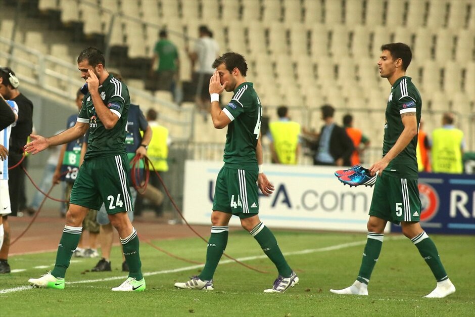 Champions Leaue: Παναθηναϊκός - Μάλαγα 0-0 #5. Στους ομίλους του Γιουρόπα Λιγκ θα συνεχίσει ο Παναθηναϊκός. Οι «πράσινοι» έμειναν στο 0-0 στη ρεβάνς των πλέι οφ του Τσάμπιονς Λιγκ με τη Μάλαγα κι έμειναν εκτός ομίλων της διοργάνωσης. Η ήττα με 2-0 την περασμένη Τετάρτη στο Ροσαλέδα αποδείχθηκε «βαριά» κι αξεπέραστη για το «τριφύλλι», που απόψε δεν ρίσκαρε όσο θα περίμεναν οι οπαδοί του και η Μάλαγα πήρε σχετικά εύκολα αυτό που ήθελε.