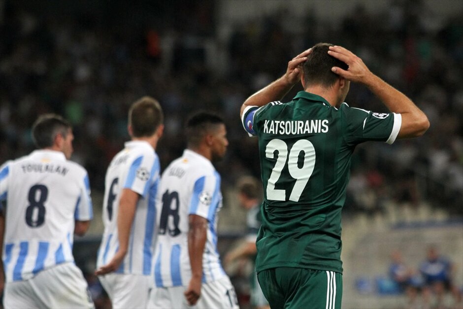 Champions Leaue: Παναθηναϊκός - Μάλαγα 0-0 #14. Στους ομίλους του Γιουρόπα Λιγκ θα συνεχίσει ο Παναθηναϊκός. Οι «πράσινοι» έμειναν στο 0-0 στη ρεβάνς των πλέι οφ του Τσάμπιονς Λιγκ με τη Μάλαγα κι έμειναν εκτός ομίλων της διοργάνωσης. Η ήττα με 2-0 την περασμένη Τετάρτη στο Ροσαλέδα αποδείχθηκε «βαριά» κι αξεπέραστη για το «τριφύλλι», που απόψε δεν ρίσκαρε όσο θα περίμεναν οι οπαδοί του και η Μάλαγα πήρε σχετικά εύκολα αυτό που ήθελε.