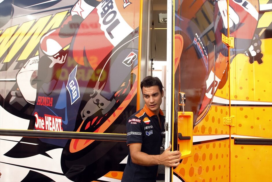 MotoGP: Οι ελεύθερες δοκιμές στο Μπρνο #11. Ο Ντάνι Πεντρόζα (Respol Honda) βγαίνει από το motorhome.