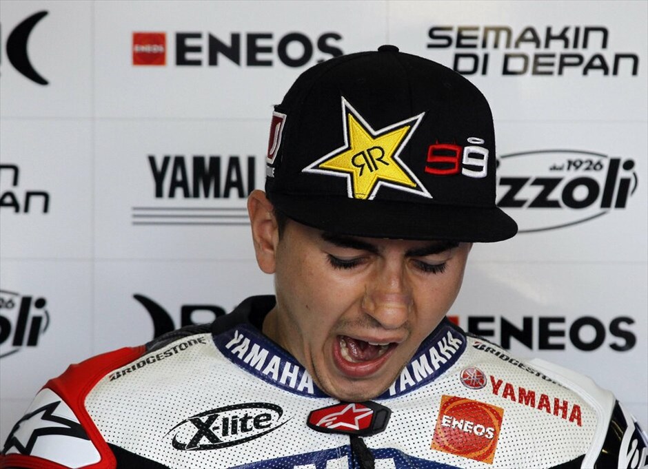 MotoGP: Οι ελεύθερες δοκιμές στο Μπρνο #16. Nυστάζει λιγάκι ο Χόρχε Λορένθο ενώ περιμένει να μπει στην πίστα.