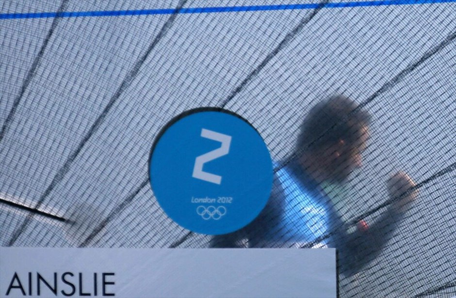 Ολυμπιακοί Αγώνες: Ενατη ημέρα #23. O μεγάλος Βρετανός ιστιοπλόος Μπεν Εϊνσλι κατέκτησε το χρυσό μετάλλιο στην κλάση FINN της ιστιοπλοΐας (με 46 βαθμούς ποινής), που είναι το τέταρτο συνεχές χρυσό και πέμπτο διαδοχικό σε Ολυμπιακούς Αγώνες. Με το χρυσό αυτό ο Εϊνσλι έγινε ο πρώτος αθλητής σε Ολυμπιακά μετάλλια στην Ιστορία της ιστιοπλοΐας. Στην Ατλάντα (1996) είχε κατακτήσει το ασημένιο στα Laser, ενώ αναδείχτηκε «χρυσός» Ολυμπιονίκης, στην ίδια κλάση, το 2000 στο Σίδνεϊ. Στην Αθήνα (2004) άλλαξε κατηγορία (FINN) αλλά όχι και... συνήθειες, αφού από το 2004 κι ένθεν μέτρησε ακόμη τρία χρυσά μετάλλια (Αθήνα, Πεκίνο, Λονδίνο).