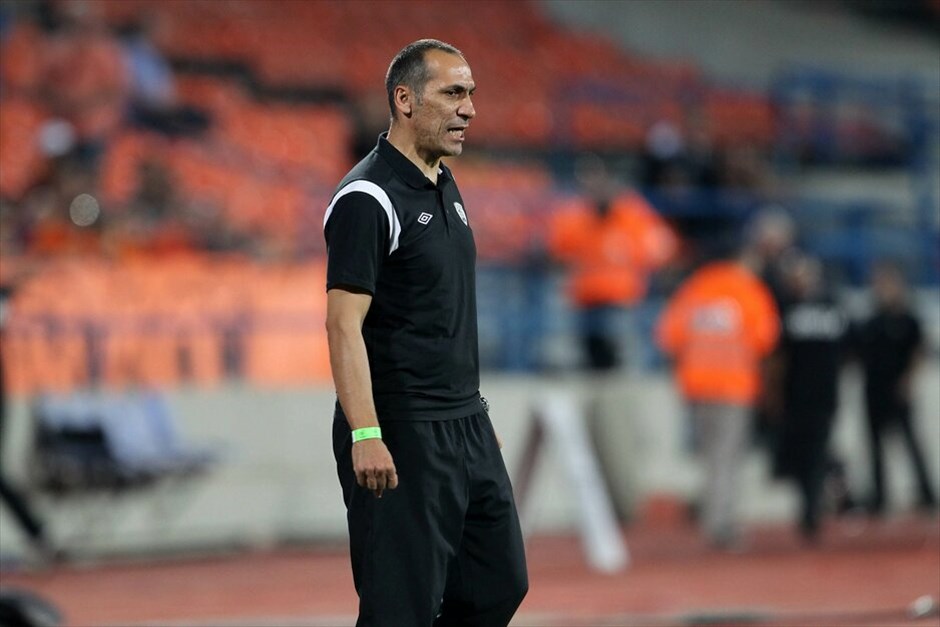 Europa League: Στιγμιότυπα από τον αγώνα Μπνέι Γεχούντα - ΠΑΟΚ #3. Με γκολ των Γεωργιάδη και Αθανασιάδη στο δεύτερο μέρος, ο ΠΑΟΚ επικράτησε 2-0 της Μπνέι Γεχούντα στο Ισραήλ, στο πρώτο αγώνα του Γ΄ προκριματικού γύρου του Γιουρόπα Λιγκ και μετέτρεψε σε τυπική διαδικασία τη ρεβάνς της ερχόμενης Πέμπτης στην Τούμπα. Ο «δικέφαλος του Βορρά» ήταν καλύτερος στο μεγαλύτερο διάστημα του αγώνα, ωστόσο, δυσκολεύτηκε στο πρώτο ημίχρονο να βρει τους διαδρόμους για να διασπάσει την καλά οργανωμένη άμυνα των Ισραηλινών.