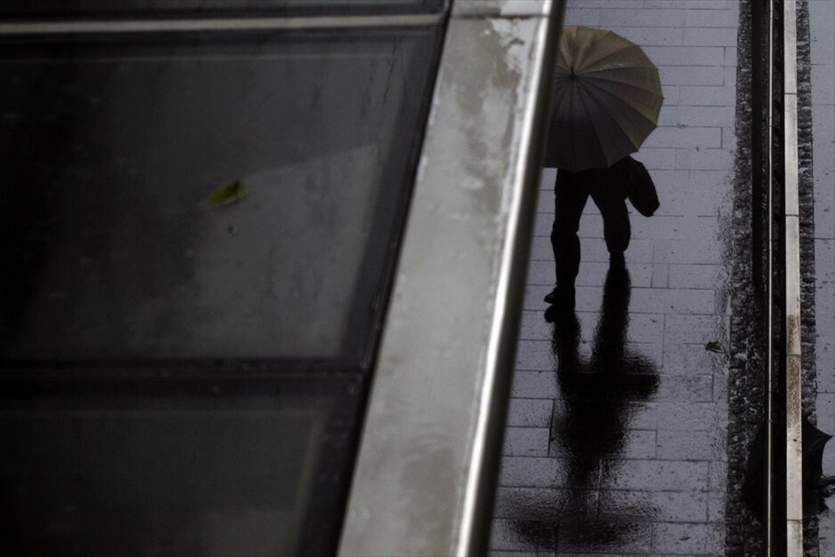 O τυφώνας Βιθέντε «χτύπησε» το Χονγκ Κονγκ #8. Τουλάχιστον 100 άνθρωποι τραυματίστηκαν, οι 15 εκ των οποίων νοσηλεύονται, από το πέρασμα του τυφώνα Βιθέντε, κατά τη διάρκεια της νύχτας στο Χονγκ Κονγκ. Οι κινεζικές αρχές κήρυξαν συναγερμό επιπέδου 10, για πρώτη φορά από το 1999, καθώς ο τυφώνας έπληξε με θυελλώδεις ανέμους και καταρρακτώδεις βροχές διάφορα σημεία της χώρας.