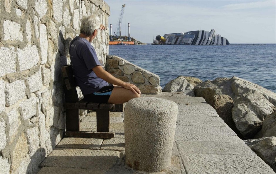 Costa Concordia: Το μισοβυθισμένο ναυάγιο #7. Το Costa Concordia είχε αποπλεύσει από το λιμάνι Τσιβιταβέκια κοντά στη Ρώμη προκειμένου να πραγματοποιήσει κρουαζιέρα στη Μεσόγειο με προορισμό τη Μασσαλία και ενδιάμεσους σταθμούς τη Σικελία, τη Σαρδηνία και την Ισπανία.