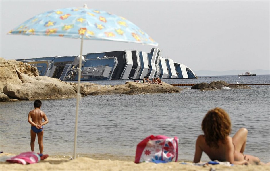 Costa Concordia: Το μισοβυθισμένο ναυάγιο #11. Το συγκεκριμένο σχέδιο περιλαμβάνει μέτρα για τη διασφάλιση των οικονομικών και τουριστικών δραστηριοτήτων στο νησί Τζίλιο.