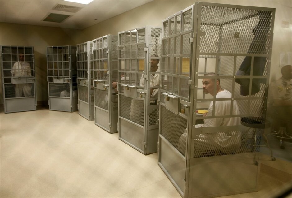 ΗΠΑ: Οι φυλακές του Σαν Κουέντιν #17. Κρατούμενοι της φυλακής  που βρίσκονται σε απομόνωση συμμετέχουν σε ομαδική θεραπεία.