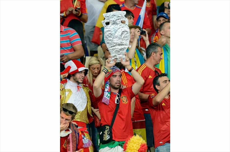Euro 2012 - Τελικός: Οι φίλαθλοι των δύο ομάδων #13. EPA/RADEK PIETRUSZKA