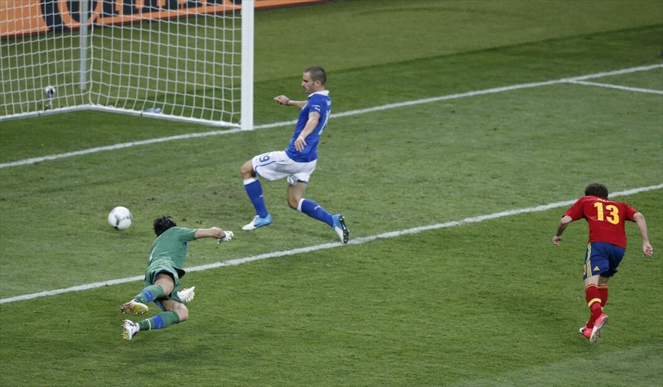 Euro 2012 Τελικός - Ισπανία - Ιταλία (4-0)  #12. Η Ισπανία διατήρησε τον τίτλο της πρωταθλήτριας Ευρώπης, που είχε κατακτήσει το 2008, «διασύροντας» την Ιταλία στον τελικό του Ευρωπαϊκού Πρωταθλήματος 2012 με 4-0 (4΄ Σίλβα, 41΄ Aλμπα, 84΄ Τόρες, 88΄ Μάτα), στο στάδιο «Ολιμπίσκι» του Κιέβου.