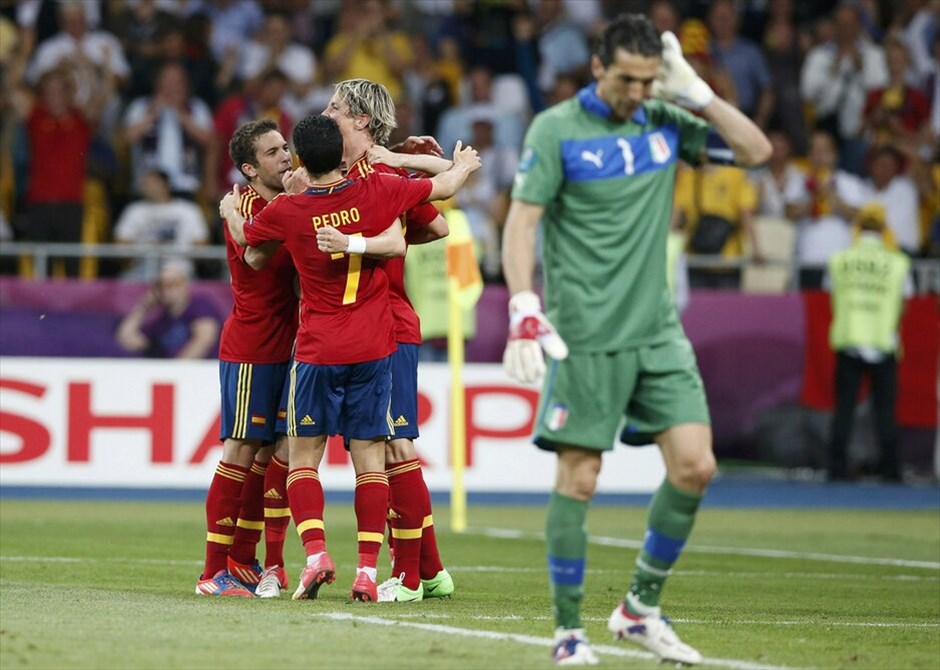 Euro 2012 Τελικός - Ισπανία - Ιταλία (4-0)  #18. Η Ισπανία διατήρησε τον τίτλο της πρωταθλήτριας Ευρώπης, που είχε κατακτήσει το 2008, «διασύροντας» την Ιταλία στον τελικό του Ευρωπαϊκού Πρωταθλήματος 2012 με 4-0 (4΄ Σίλβα, 41΄ Aλμπα, 84΄ Τόρες, 88΄ Μάτα), στο στάδιο «Ολιμπίσκι» του Κιέβου.