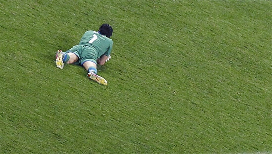 Euro 2012 Τελικός - Ισπανία - Ιταλία (4-0)  #24. Η Ισπανία διατήρησε τον τίτλο της πρωταθλήτριας Ευρώπης, που είχε κατακτήσει το 2008, «διασύροντας» την Ιταλία στον τελικό του Ευρωπαϊκού Πρωταθλήματος 2012 με 4-0 (4΄ Σίλβα, 41΄ Aλμπα, 84΄ Τόρες, 88΄ Μάτα), στο στάδιο «Ολιμπίσκι» του Κιέβου.