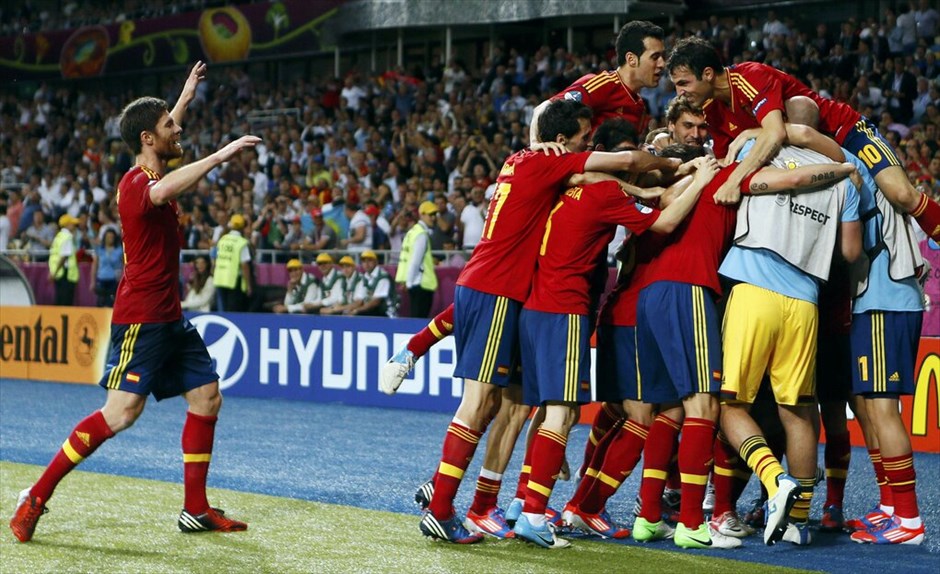 Euro 2012 Τελικός - Ισπανία - Ιταλία (4-0)  #25. Η Ισπανία διατήρησε τον τίτλο της πρωταθλήτριας Ευρώπης, που είχε κατακτήσει το 2008, «διασύροντας» την Ιταλία στον τελικό του Ευρωπαϊκού Πρωταθλήματος 2012 με 4-0 (4΄ Σίλβα, 41΄ Aλμπα, 84΄ Τόρες, 88΄ Μάτα), στο στάδιο «Ολιμπίσκι» του Κιέβου.
