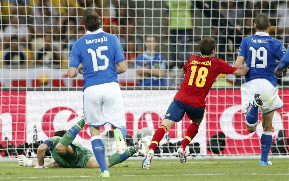 Euro 2012 Τελικός - Ισπανία - Ιταλία (4-0)  #32. Η Ισπανία διατήρησε τον τίτλο της πρωταθλήτριας Ευρώπης, που είχε κατακτήσει το 2008, «διασύροντας» την Ιταλία στον τελικό του Ευρωπαϊκού Πρωταθλήματος 2012 με 4-0 (4΄ Σίλβα, 41΄ Aλμπα, 84΄ Τόρες, 88΄ Μάτα), στο στάδιο «Ολιμπίσκι» του Κιέβου.