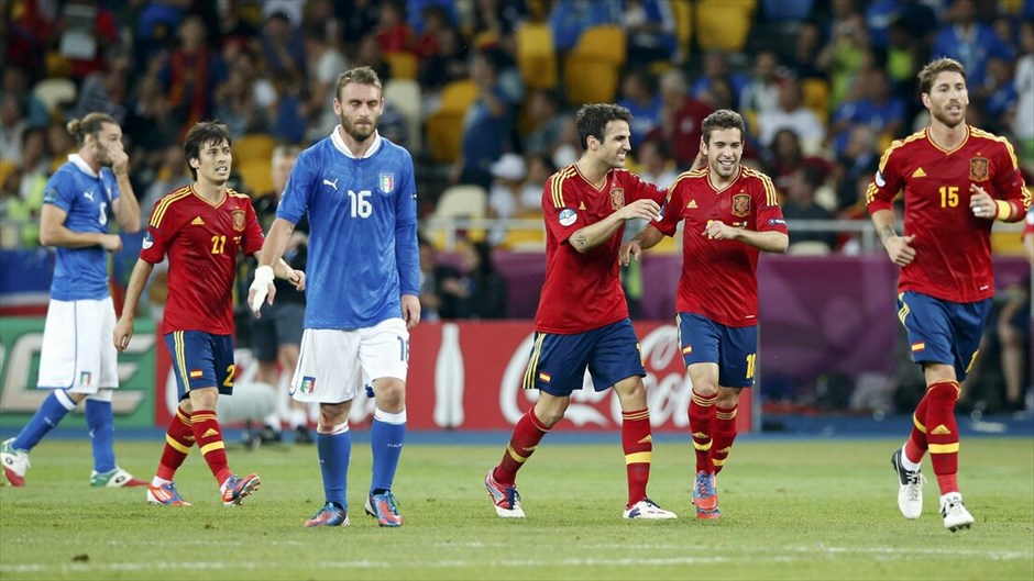 Euro 2012 Τελικός - Ισπανία - Ιταλία (4-0)  #38. Η Ισπανία διατήρησε τον τίτλο της πρωταθλήτριας Ευρώπης, που είχε κατακτήσει το 2008, «διασύροντας» την Ιταλία στον τελικό του Ευρωπαϊκού Πρωταθλήματος 2012 με 4-0 (4΄ Σίλβα, 41΄ Aλμπα, 84΄ Τόρες, 88΄ Μάτα), στο στάδιο «Ολιμπίσκι» του Κιέβου.