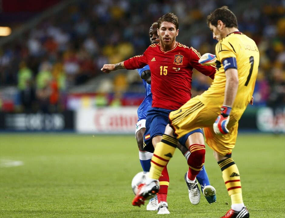 Euro 2012 Τελικός - Ισπανία - Ιταλία (4-0)  #41. Η Ισπανία διατήρησε τον τίτλο της πρωταθλήτριας Ευρώπης, που είχε κατακτήσει το 2008, «διασύροντας» την Ιταλία στον τελικό του Ευρωπαϊκού Πρωταθλήματος 2012 με 4-0 (4΄ Σίλβα, 41΄ Aλμπα, 84΄ Τόρες, 88΄ Μάτα), στο στάδιο «Ολιμπίσκι» του Κιέβου.