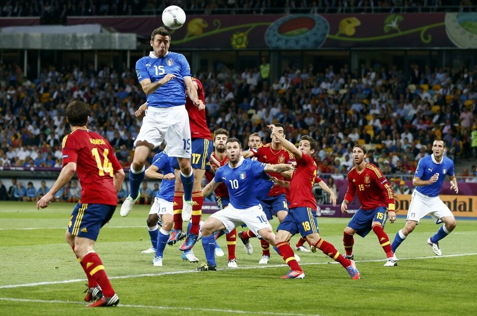 Euro 2012 Τελικός - Ισπανία - Ιταλία (4-0)  #43. Η Ισπανία διατήρησε τον τίτλο της πρωταθλήτριας Ευρώπης, που είχε κατακτήσει το 2008, «διασύροντας» την Ιταλία στον τελικό του Ευρωπαϊκού Πρωταθλήματος 2012 με 4-0 (4΄ Σίλβα, 41΄ Aλμπα, 84΄ Τόρες, 88΄ Μάτα), στο στάδιο «Ολιμπίσκι» του Κιέβου.