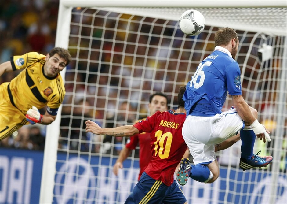 Euro 2012 Τελικός - Ισπανία - Ιταλία (4-0)  #52. Η Ισπανία διατήρησε τον τίτλο της πρωταθλήτριας Ευρώπης, που είχε κατακτήσει το 2008, «διασύροντας» την Ιταλία στον τελικό του Ευρωπαϊκού Πρωταθλήματος 2012 με 4-0 (4΄ Σίλβα, 41΄ Aλμπα, 84΄ Τόρες, 88΄ Μάτα), στο στάδιο «Ολιμπίσκι» του Κιέβου.