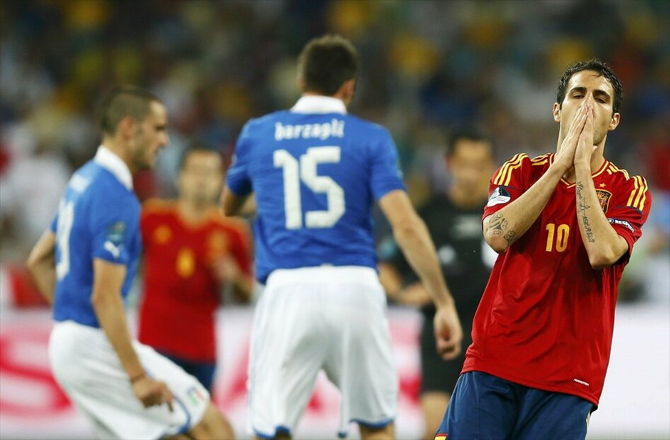 Euro 2012 Τελικός - Ισπανία - Ιταλία (4-0)  #53. Η Ισπανία διατήρησε τον τίτλο της πρωταθλήτριας Ευρώπης, που είχε κατακτήσει το 2008, «διασύροντας» την Ιταλία στον τελικό του Ευρωπαϊκού Πρωταθλήματος 2012 με 4-0 (4΄ Σίλβα, 41΄ Aλμπα, 84΄ Τόρες, 88΄ Μάτα), στο στάδιο «Ολιμπίσκι» του Κιέβου.