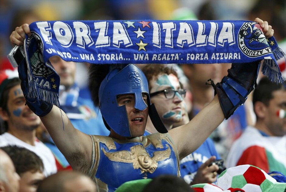 Euro 2012 Τελικός - Ισπανία - Ιταλία (4-0)  #61. Η Ισπανία διατήρησε τον τίτλο της πρωταθλήτριας Ευρώπης, που είχε κατακτήσει το 2008, «διασύροντας» την Ιταλία στον τελικό του Ευρωπαϊκού Πρωταθλήματος 2012 με 4-0 (4΄ Σίλβα, 41΄ Aλμπα, 84΄ Τόρες, 88΄ Μάτα), στο στάδιο «Ολιμπίσκι» του Κιέβου.