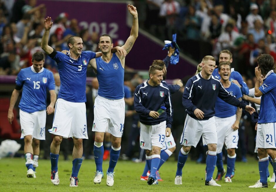 Euro 2012 - Γερμανία - Ιταλία (1-2) #3. Η παράδοση διατηρήθηκε, η Ιταλία έμεινε αήττητη στις αναμετρήσεις της με τη Γερμανία σε τελική φάση Ευρωπαϊκού Πρωταθλήματος ή Μουντιάλ και με τη νίκη της 2-1 επί των «πάντσερ» προκρίθηκε στον τελικό της Κυριακής, όπου θα αντιμετωπίσει την Ισπανία στο Ολυμπιακό Στάδιο του Κιέβου.