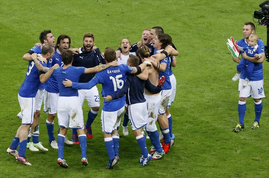 Euro 2012 - Γερμανία - Ιταλία (1-2) #7. Η παράδοση διατηρήθηκε, η Ιταλία έμεινε αήττητη στις αναμετρήσεις της με τη Γερμανία σε τελική φάση Ευρωπαϊκού Πρωταθλήματος ή Μουντιάλ και με τη νίκη της 2-1 επί των «πάντσερ» προκρίθηκε στον τελικό της Κυριακής, όπου θα αντιμετωπίσει την Ισπανία στο Ολυμπιακό Στάδιο του Κιέβου.