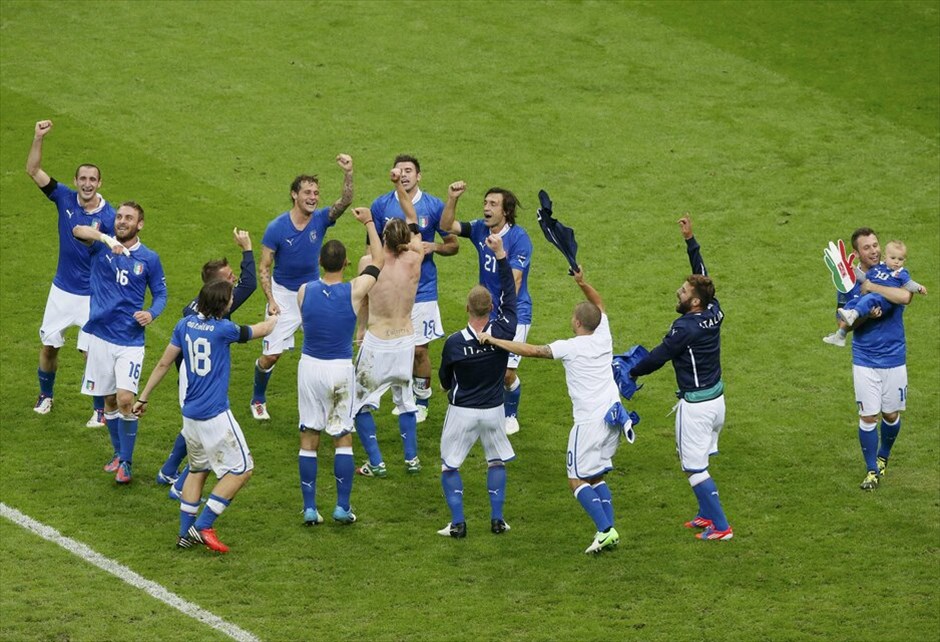 Euro 2012 - Γερμανία - Ιταλία (1-2) #8. Η παράδοση διατηρήθηκε, η Ιταλία έμεινε αήττητη στις αναμετρήσεις της με τη Γερμανία σε τελική φάση Ευρωπαϊκού Πρωταθλήματος ή Μουντιάλ και με τη νίκη της 2-1 επί των «πάντσερ» προκρίθηκε στον τελικό της Κυριακής, όπου θα αντιμετωπίσει την Ισπανία στο Ολυμπιακό Στάδιο του Κιέβου.
