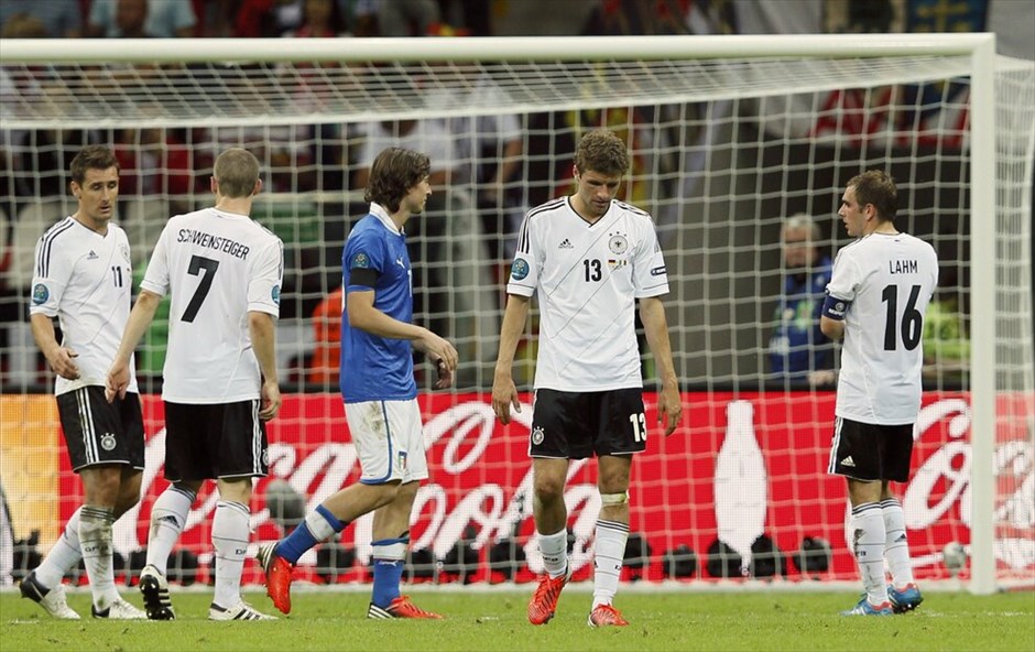 Euro 2012 - Γερμανία - Ιταλία (1-2) #9. Η παράδοση διατηρήθηκε, η Ιταλία έμεινε αήττητη στις αναμετρήσεις της με τη Γερμανία σε τελική φάση Ευρωπαϊκού Πρωταθλήματος ή Μουντιάλ και με τη νίκη της 2-1 επί των «πάντσερ» προκρίθηκε στον τελικό της Κυριακής, όπου θα αντιμετωπίσει την Ισπανία στο Ολυμπιακό Στάδιο του Κιέβου.