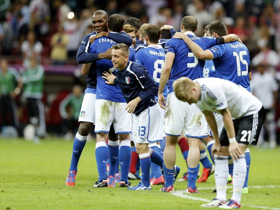 Euro 2012 - Γερμανία - Ιταλία (1-2) #11. Η παράδοση διατηρήθηκε, η Ιταλία έμεινε αήττητη στις αναμετρήσεις της με τη Γερμανία σε τελική φάση Ευρωπαϊκού Πρωταθλήματος ή Μουντιάλ και με τη νίκη της 2-1 επί των «πάντσερ» προκρίθηκε στον τελικό της Κυριακής, όπου θα αντιμετωπίσει την Ισπανία στο Ολυμπιακό Στάδιο του Κιέβου.