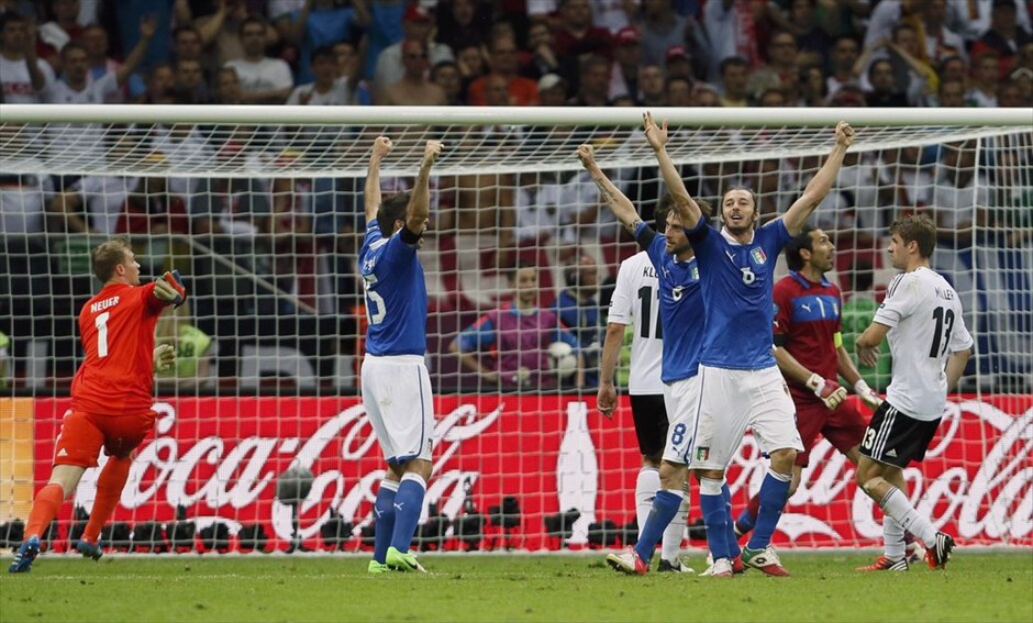 Euro 2012 - Γερμανία - Ιταλία (1-2) #16. Η παράδοση διατηρήθηκε, η Ιταλία έμεινε αήττητη στις αναμετρήσεις της με τη Γερμανία σε τελική φάση Ευρωπαϊκού Πρωταθλήματος ή Μουντιάλ και με τη νίκη της 2-1 επί των «πάντσερ» προκρίθηκε στον τελικό της Κυριακής, όπου θα αντιμετωπίσει την Ισπανία στο Ολυμπιακό Στάδιο του Κιέβου.