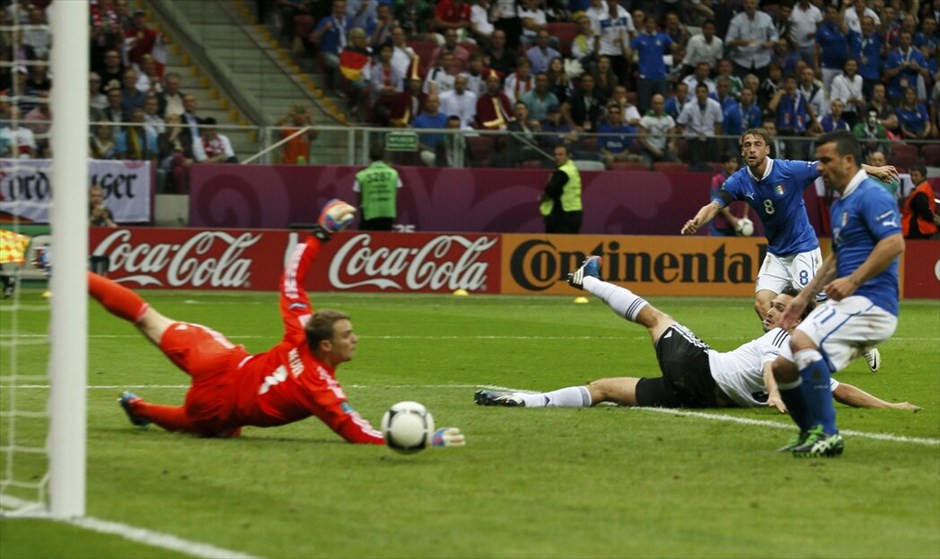 Euro 2012 - Γερμανία - Ιταλία (1-2) #24. Η παράδοση διατηρήθηκε, η Ιταλία έμεινε αήττητη στις αναμετρήσεις της με τη Γερμανία σε τελική φάση Ευρωπαϊκού Πρωταθλήματος ή Μουντιάλ και με τη νίκη της 2-1 επί των «πάντσερ» προκρίθηκε στον τελικό της Κυριακής, όπου θα αντιμετωπίσει την Ισπανία στο Ολυμπιακό Στάδιο του Κιέβου.