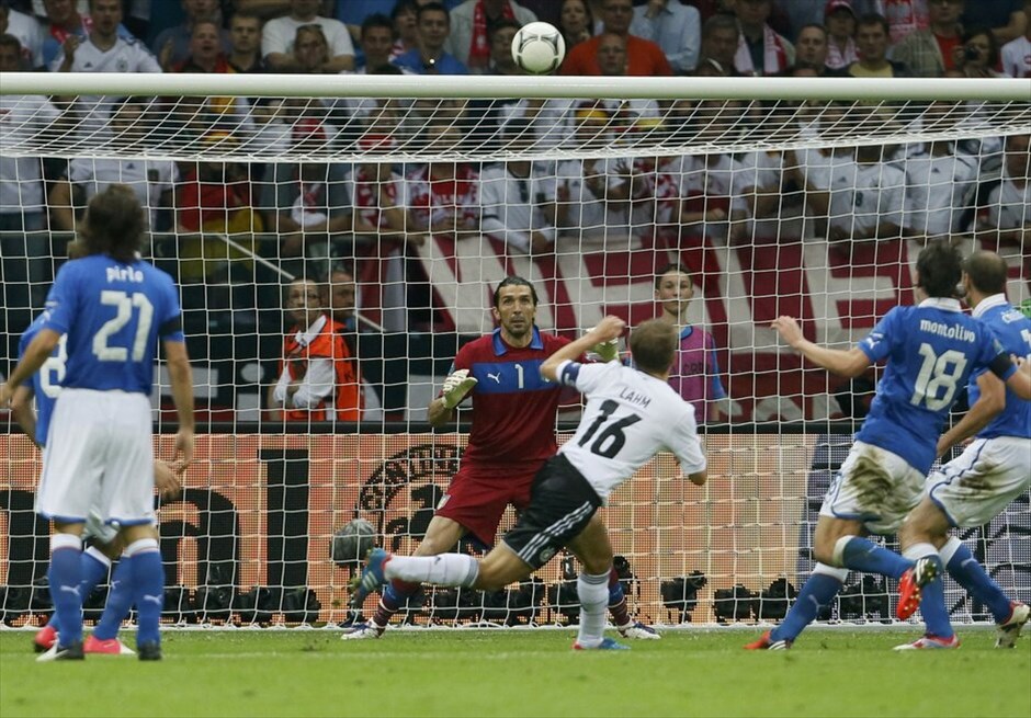Euro 2012 - Γερμανία - Ιταλία (1-2) #28. Η παράδοση διατηρήθηκε, η Ιταλία έμεινε αήττητη στις αναμετρήσεις της με τη Γερμανία σε τελική φάση Ευρωπαϊκού Πρωταθλήματος ή Μουντιάλ και με τη νίκη της 2-1 επί των «πάντσερ» προκρίθηκε στον τελικό της Κυριακής, όπου θα αντιμετωπίσει την Ισπανία στο Ολυμπιακό Στάδιο του Κιέβου.