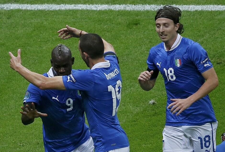 Euro 2012 - Γερμανία - Ιταλία (1-2) #39. Η παράδοση διατηρήθηκε, η Ιταλία έμεινε αήττητη στις αναμετρήσεις της με τη Γερμανία σε τελική φάση Ευρωπαϊκού Πρωταθλήματος ή Μουντιάλ και με τη νίκη της 2-1 επί των «πάντσερ» προκρίθηκε στον τελικό της Κυριακής, όπου θα αντιμετωπίσει την Ισπανία στο Ολυμπιακό Στάδιο του Κιέβου.