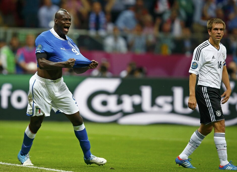 Euro 2012 - Γερμανία - Ιταλία (1-2) #40. Η παράδοση διατηρήθηκε, η Ιταλία έμεινε αήττητη στις αναμετρήσεις της με τη Γερμανία σε τελική φάση Ευρωπαϊκού Πρωταθλήματος ή Μουντιάλ και με τη νίκη της 2-1 επί των «πάντσερ» προκρίθηκε στον τελικό της Κυριακής, όπου θα αντιμετωπίσει την Ισπανία στο Ολυμπιακό Στάδιο του Κιέβου.