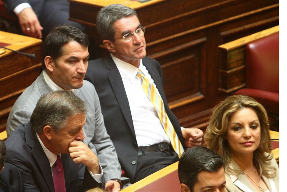 Ορκωμοσία της νέας Βουλής  #8. Χοροσταντούτος του Αρχιεπισκόπου Ιερώνυμου και των μελών της Ιεράς Συνόδου ορκίστηκαν τα μέλη της νέας Βουλής που εξελέγησαν στις εκλογές της 17ης Ιουνίου. Όρκο στο κοράνι έδωσαν οι τρεις μουσουλμάνοι βουλευτές.