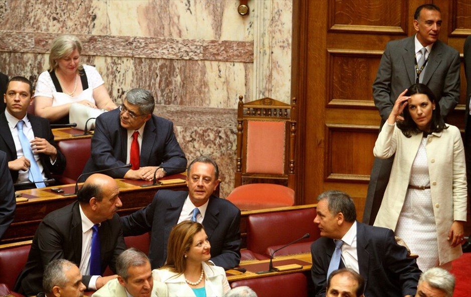 Ορκωμοσία της νέας Βουλής  #9. Χοροσταντούτος του Αρχιεπισκόπου Ιερώνυμου και των μελών της Ιεράς Συνόδου ορκίστηκαν τα μέλη της νέας Βουλής που εξελέγησαν στις εκλογές της 17ης Ιουνίου. Όρκο στο κοράνι έδωσαν οι τρεις μουσουλμάνοι βουλευτές.