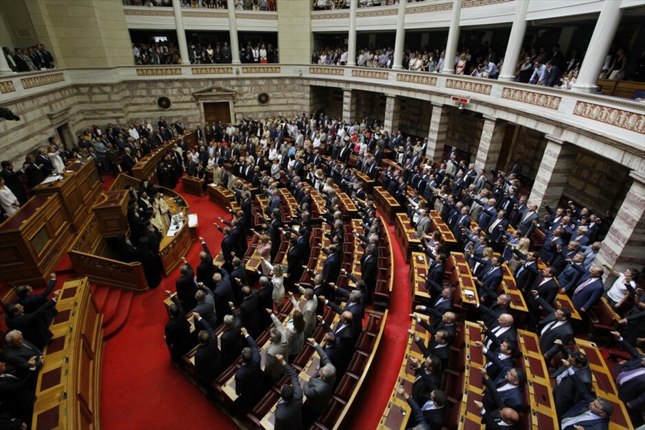 Ορκωμοσία της νέας Βουλής  #21. Χοροσταντούτος του Αρχιεπισκόπου Ιερώνυμου και των μελών της Ιεράς Συνόδου ορκίστηκαν τα μέλη της νέας Βουλής που εξελέγησαν στις εκλογές της 17ης Ιουνίου. Όρκο στο κοράνι έδωσαν οι τρεις μουσουλμάνοι βουλευτές.