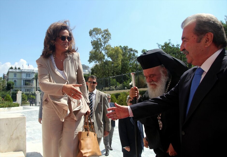 Ορκωμοσία της νέας Βουλής  #34. Χοροσταντούτος του Αρχιεπισκόπου Ιερώνυμου και των μελών της Ιεράς Συνόδου ορκίστηκαν τα μέλη της νέας Βουλής που εξελέγησαν στις εκλογές της 17ης Ιουνίου. Όρκο στο κοράνι έδωσαν οι τρεις μουσουλμάνοι βουλευτές.