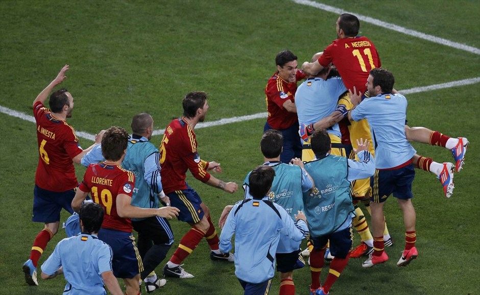 Euro 2012 - Πορτογαλία - Ισπανία (2-4) (κ.α. 0-0) #1. Η Ισπανία προκρίθηκε στον τελικό του Ευρωπαϊκού Πρωταθλήματος 2012, επικρατώντας στη «Ντόνμπας Αρένα» του Ντόνετσκ της Πορτογαλίας με 4-2 στα πέναλτι, μετά το ισόπαλο 0-0 στην κανονική διάρκεια και την παράταση.