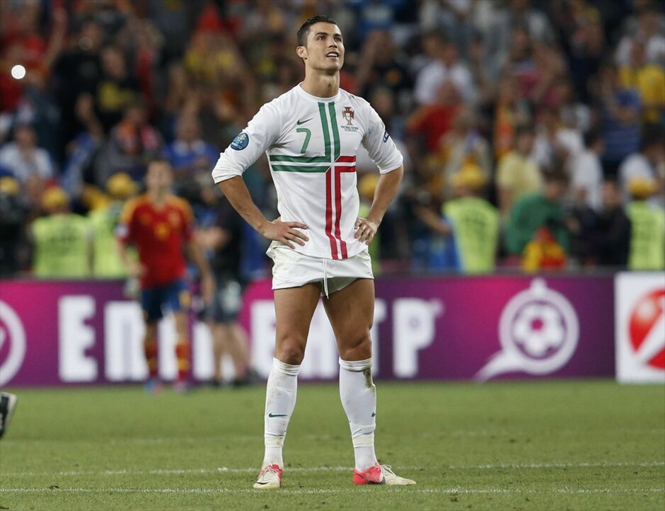Euro 2012 - Πορτογαλία - Ισπανία (2-4) (κ.α. 0-0) #10. Η Ισπανία προκρίθηκε στον τελικό του Ευρωπαϊκού Πρωταθλήματος 2012, επικρατώντας στη «Ντόνμπας Αρένα» του Ντόνετσκ της Πορτογαλίας με 4-2 στα πέναλτι, μετά το ισόπαλο 0-0 στην κανονική διάρκεια και την παράταση.